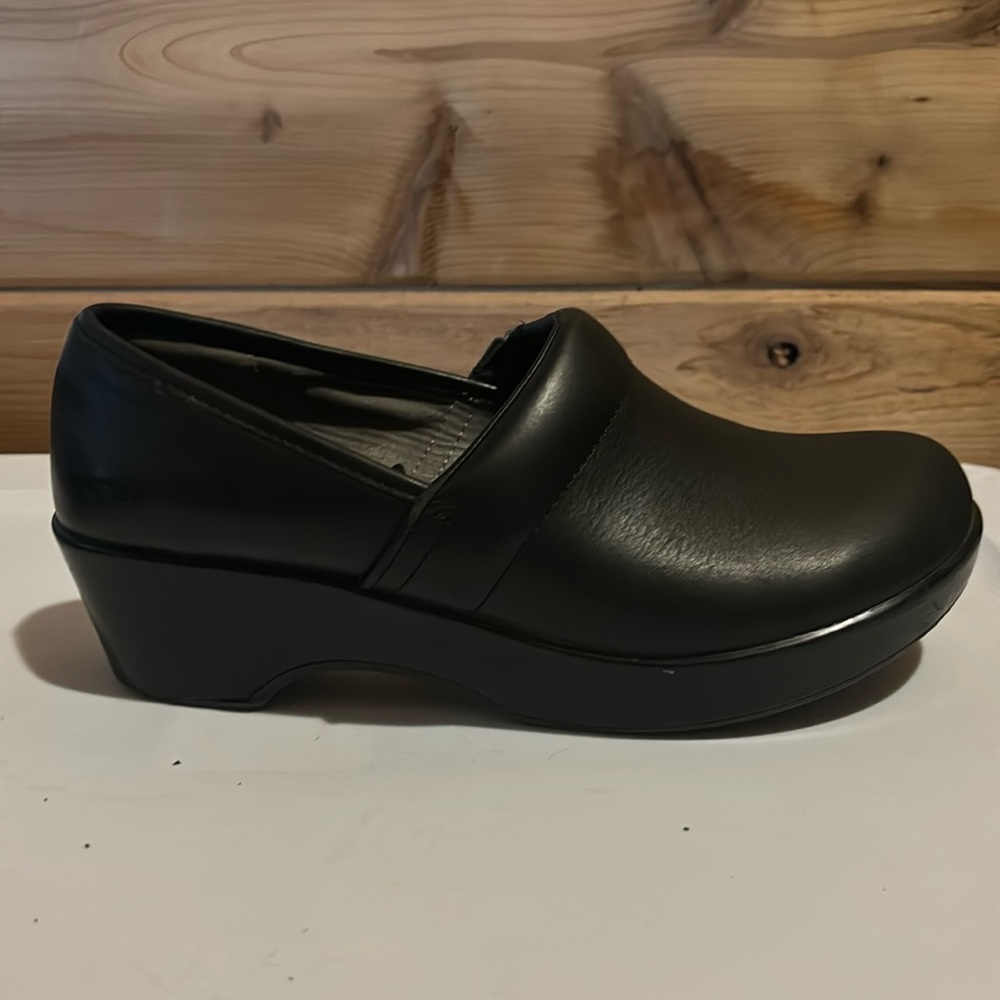 Women’s JBL clogs